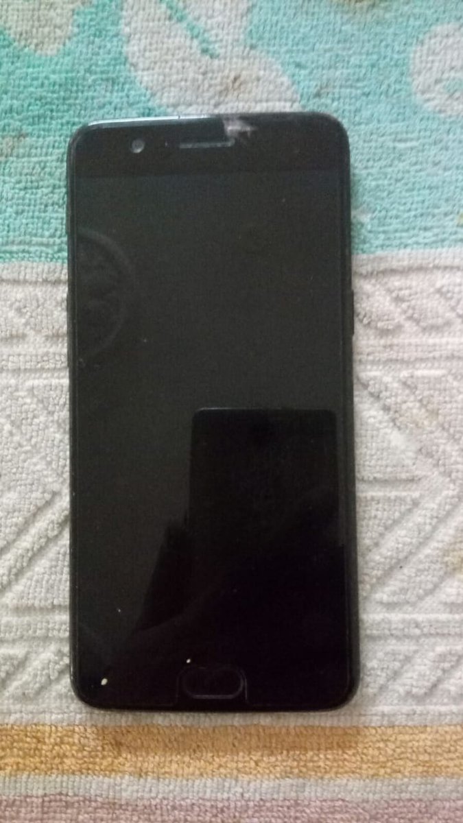 underthakur's tweet photo. @Cashkarocom My old One Plus 5 📱and charger. Wanna replace it soon🤞🏻🤞🏻@cashkarocom
#OnePlusonCashKaro
#CashKaro #OnePlus #Cashback #savings #joinow #CashbackApp
#contestalert for
@onayush
@vist6001
@Vaibhav17m
@sujetabhatt
@Seemajain515
@thetoapsingh
@Bhelman9 https://t.co/MkRkO34Esg