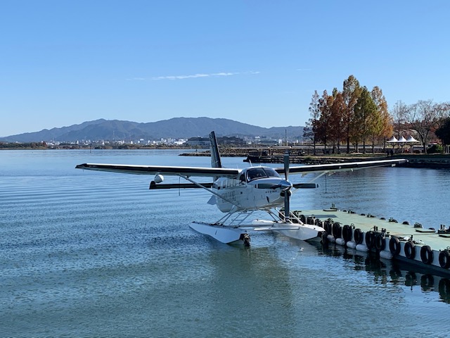 本日、せとうちSEAPLANESのKODIAK100（JA07TG）が琵琶湖に飛来。水上機