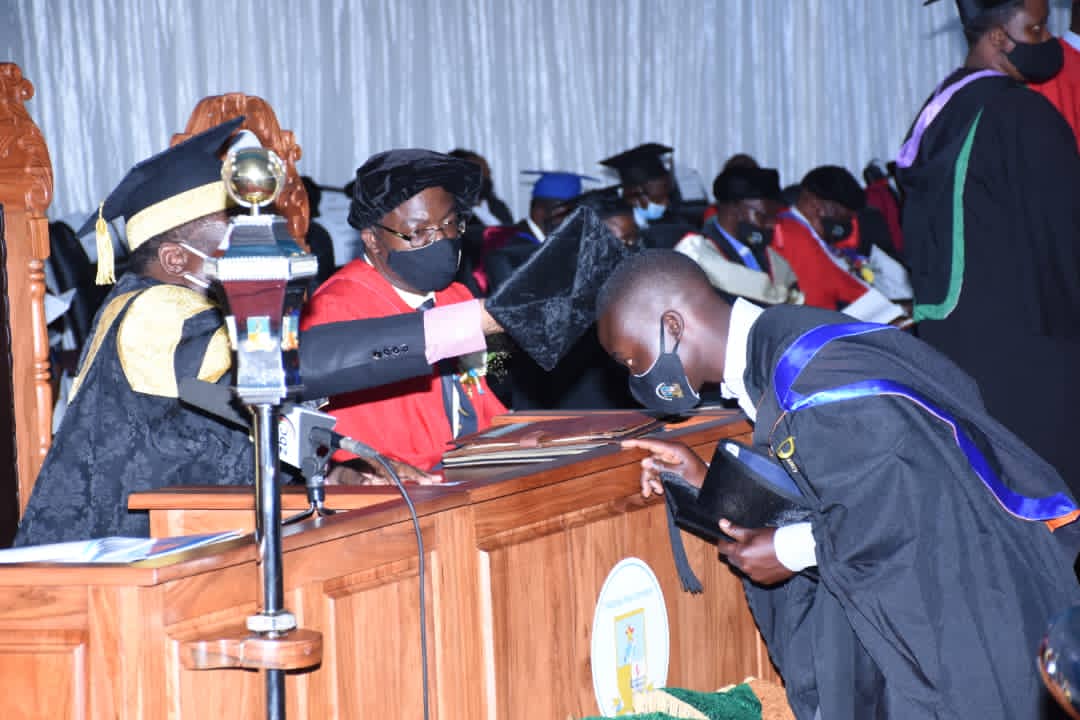 ManicalandS's tweet photo. MSUAS Council and Senate, students and staff would like to congratulate its Class of 2015 students in the Faculty of Engineering  who were conferred with Honours Degrees in Mining and Mineral Processing and Chemical and Processing Engineering. https://t.co/AJYki4k3DM