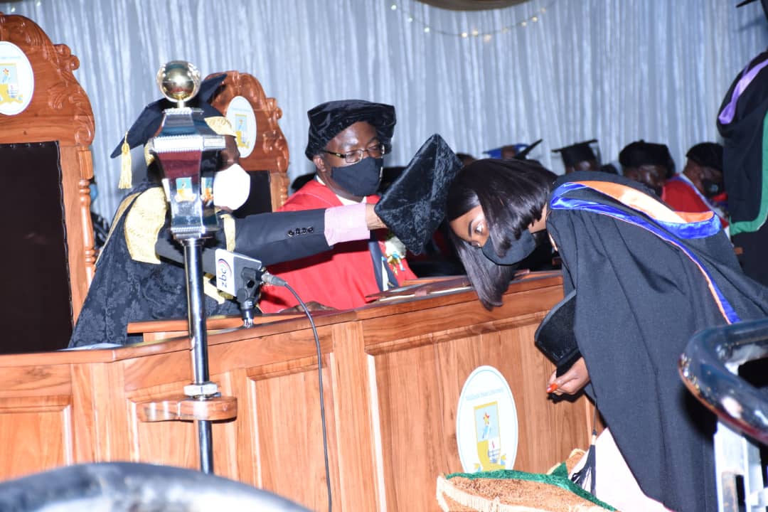 ManicalandS's tweet photo. The degrees were conferred by His Excellency and Chancellor of MSUAS,  Cde ED Mnangagwa at the graduation ceremony held at MSU on the 20th of November 2020 .  The University conceits itself in that among all the conferred graduates, 6 of its students were awarded Book Prizes. https://t.co/tgO0Ea25jg