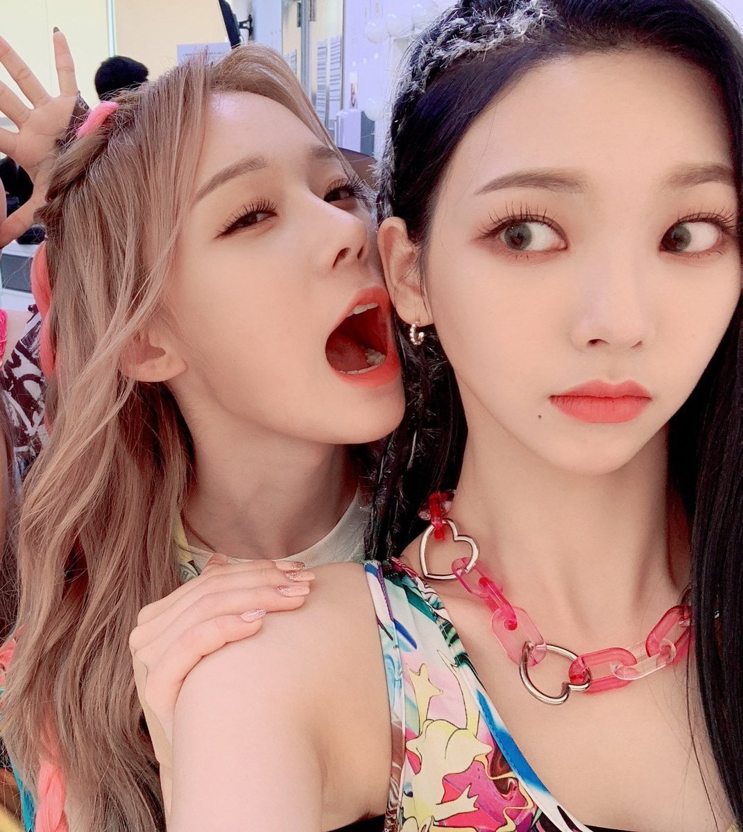 karinawinterth's tweet image. [PIC] รู้ว่าหนาวชอบพี่คาริน่า มากแต่น้องหนาวจะกินพี่เขาไม่ได้นะ !!!

#KARINA #카리나 
#WINTER #윈터 
#aespa #에스파