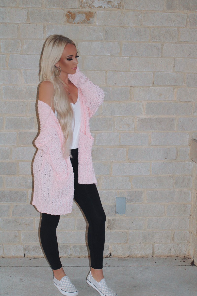 Get cozy in our new Cardi that’s perfect for sweater weather!! $29.99!💗