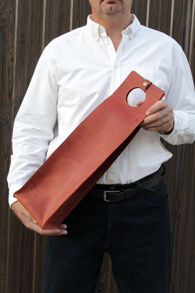 ItemsLeather's tweet photo. Wine gift ideas https://t.co/SowCQUuW7J #birthday #winegiftideas #leatherbottlebag #winebottlecase #leatherwineholder #leatherwinecase #leatherbottlecase #whiskeycase #leatherwinecarrier https://t.co/8qTZivcH1V