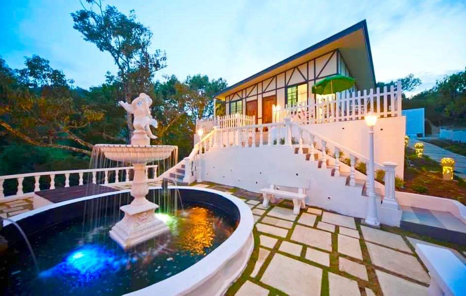 Jomkitamy's tweet photo. [ JomKitaTravel ] - Resort Atas Bukit Dengan Suhu Yang Sejuk Di Pahang 🏡 #JomKita
.
Harga Cuma RM150 + View Dia Cantiknya Baby 😍
.
Lokasi 📍: Bilut Hills Resort, Raub, Pahang
.
Sumber : Facebook (Raja Cuti) https://t.co/MrkLGDdcQC