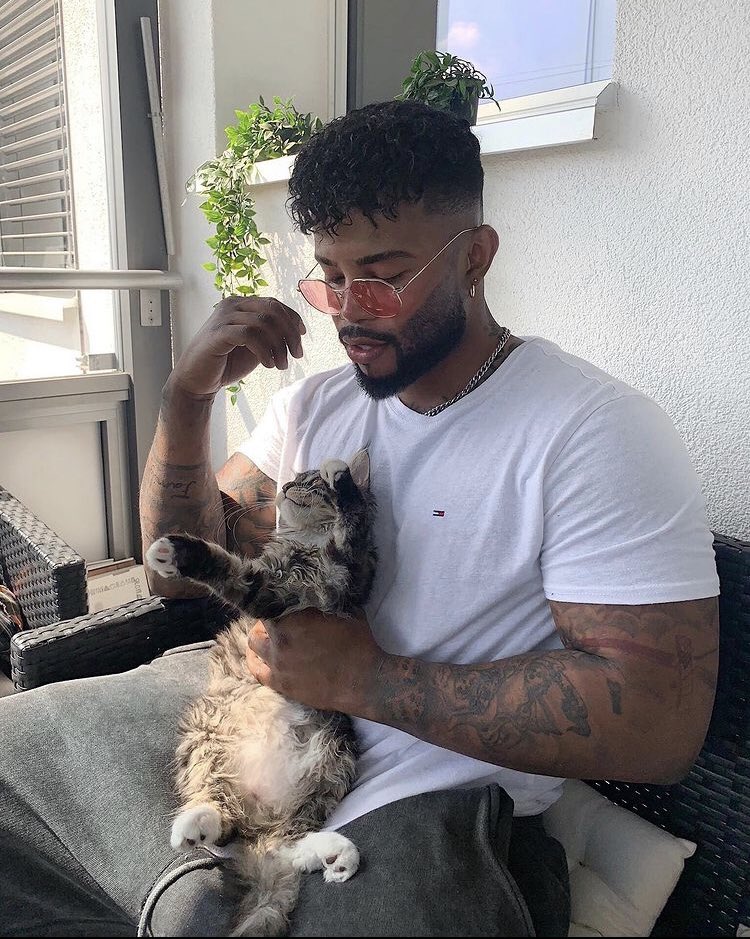 ࿐ ˚ . ✦ Antonio Santana ࿐ ˚ . ✦

22 • Bisexual • Switch • Music and sports enthusiast • Cuddle specialist • Animal lover • Club owner • Cute &amp; Kinky • Single • Non dating • NSFW •

A softie at heart but I’ll fuck you up if you hurt my friends. 

♡ + ↻
