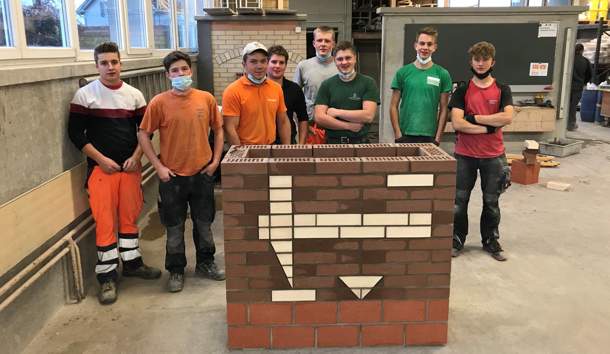 MatthiasEngel09's tweet photo. Nach den #SwissSkills ist vor den SwissSkills: In der Maurerlehrhalle Gossau haben acht Maurerlehrlinge aus #StGallen, #Innerrhoden und #Ausserrhoden ein erstes Trainingslager durchgeführt, um 2022 den Maurer-Meistertitel zurück in die Ostschweiz zu holen. https://t.co/fvPqR70GLI https://t.co/y69GhrE9MC