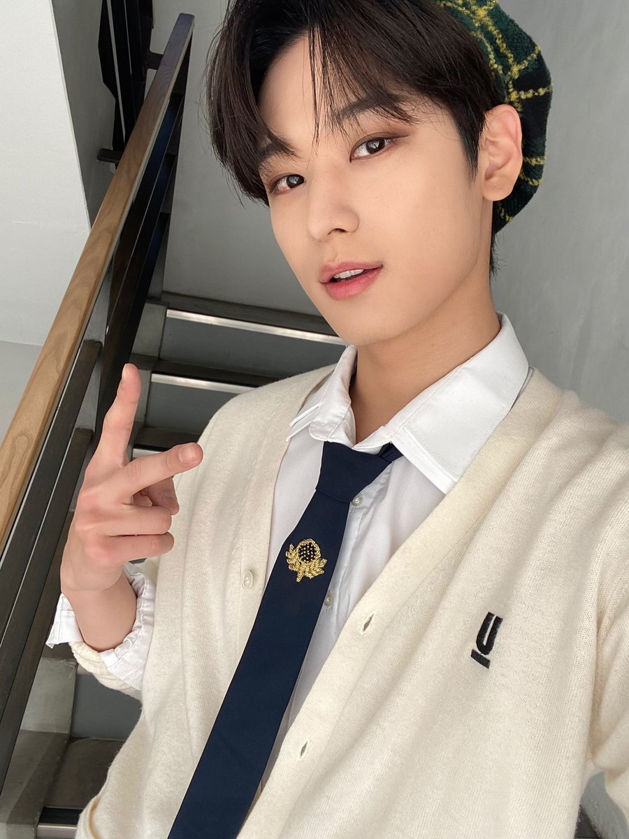 Juyeon in berets: A cute thread ( ˘͈ ᵕ ˘͈♡)  #오주  #더보이즈  @WE_THE_BOYZ