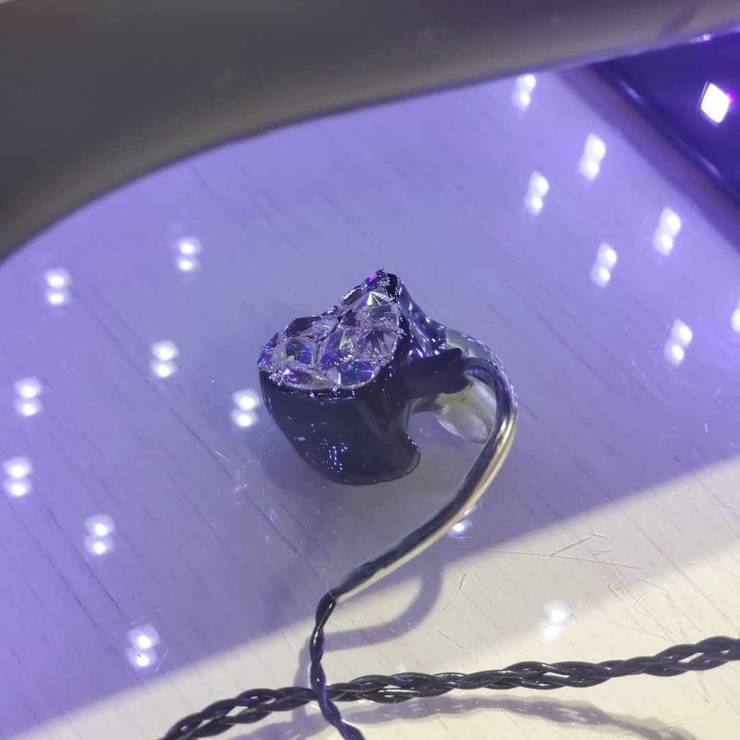 TheTokkiStudio's tweet photo. 20201124 @LIU_Sungmin Instagram

Operation to decorate my old in-ear friend!
A refreshing transformation! 🥳 I feel good~~~!

🔗 https://t.co/cLe6Yw77Ra https://t.co/E5A364V2Fz