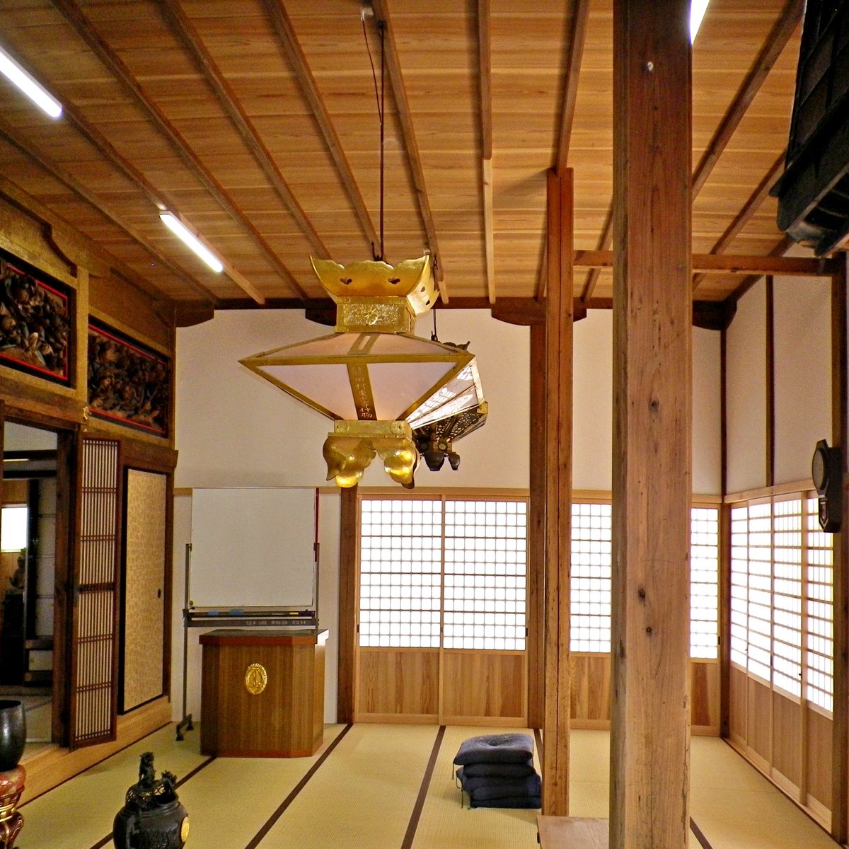 株式会社 坂田工務店 施工事例紹介 奈良県生駒郡斑鳩町 改修工事 ほかの写真はこちら T Co 91a4v0bl8v 奈良 生駒 斑鳩 お寺 本堂 灯籠