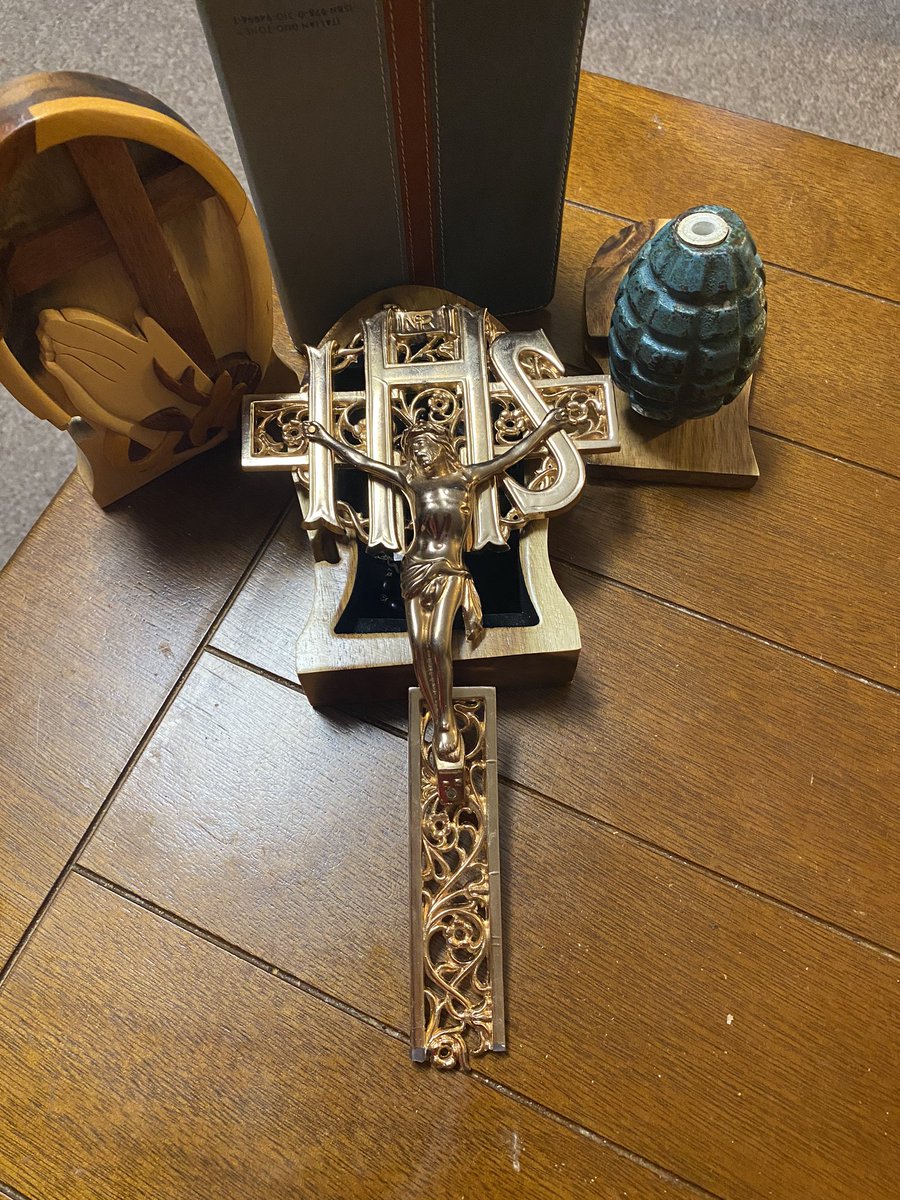 Al_BarnesJr's tweet photo. #RaymondRoy Cross I inherited and it’s my miracle. Sunlight beam straight through the cross in my bedroom in Bristol Ct in Huntington Woods apt 14. https://t.co/7AD7HKWPS9