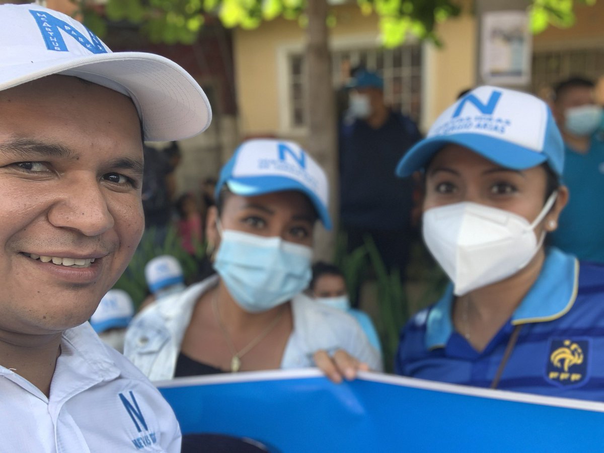 OscarCortezNI's tweet image. Lo importante de la política es ser amigable, natural, no fingir lo que no eres, se quien soy y de donde vengo, si Dios permite llegar a la Asamblea Legislativa sé hacia donde voy
Gracias al apoyo de todos los Sonsonatecos💪👊🙌💙
#OscarCortez #Casilla4 
#AvalanchaCyan