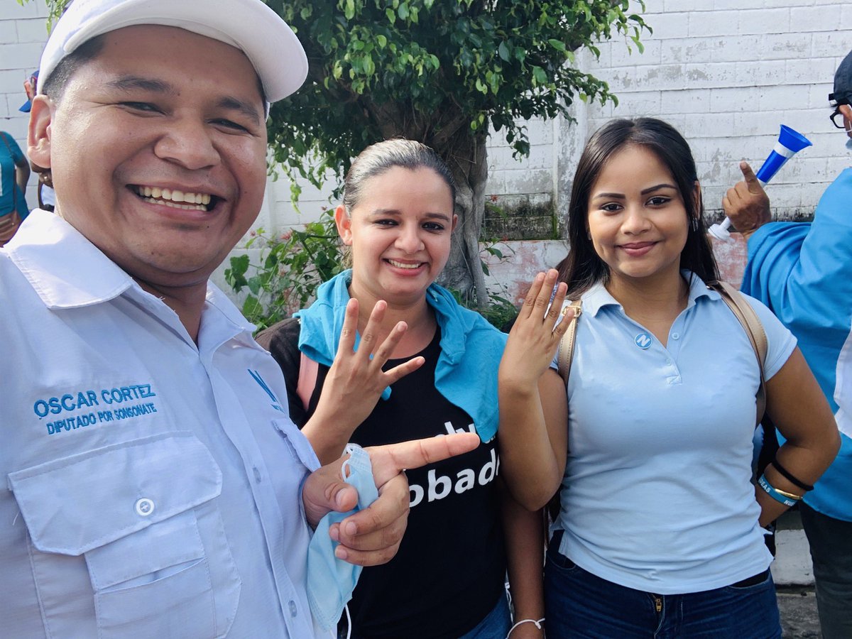 OscarCortezNI's tweet image. Lo importante de la política es ser amigable, natural, no fingir lo que no eres, se quien soy y de donde vengo, si Dios permite llegar a la Asamblea Legislativa sé hacia donde voy
Gracias al apoyo de todos los Sonsonatecos💪👊🙌💙
#OscarCortez #Casilla4 
#AvalanchaCyan