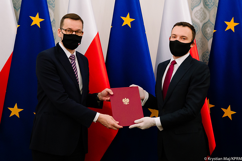 Radosław Sierpiński (@r_sierpinski) on Twitter photo Dziękuję Panu Premierowi <a href="/MorawieckiM/">Mateusz Morawiecki</a> za zaufanie i powierzenie mi funkcji pełnomocnika Prezesa Rady Ministrów ds. rozwoju sektora biotechnologii i niezależności Polski w zakresie produktów krwiopochodnych. Wierzę, że dzięki wspólnej pracy Polska stanie się liderem bio-tech 🇵🇱 Dziękuję Panu Premierowi <a href="/MorawieckiM/">Mateusz Morawiecki</a> za zaufanie i powierzenie mi funkcji pełnomocnika Prezesa Rady Ministrów ds. rozwoju sektora biotechnologii i niezależności Polski w zakresie produktów krwiopochodnych. Wierzę, że dzięki wspólnej pracy Polska stanie się liderem bio-tech 🇵🇱