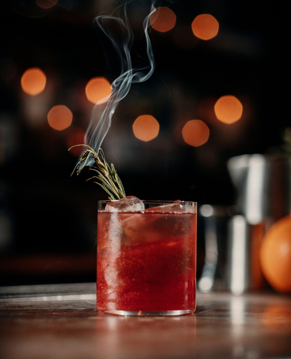 crop45_'s tweet photo. J2O Glitter Berry Christmas Cocktails, shot exactly 1 year ago 🎄 // In partnership with Hedonist Drinks for @J2O https://t.co/xbD2gkTvM7