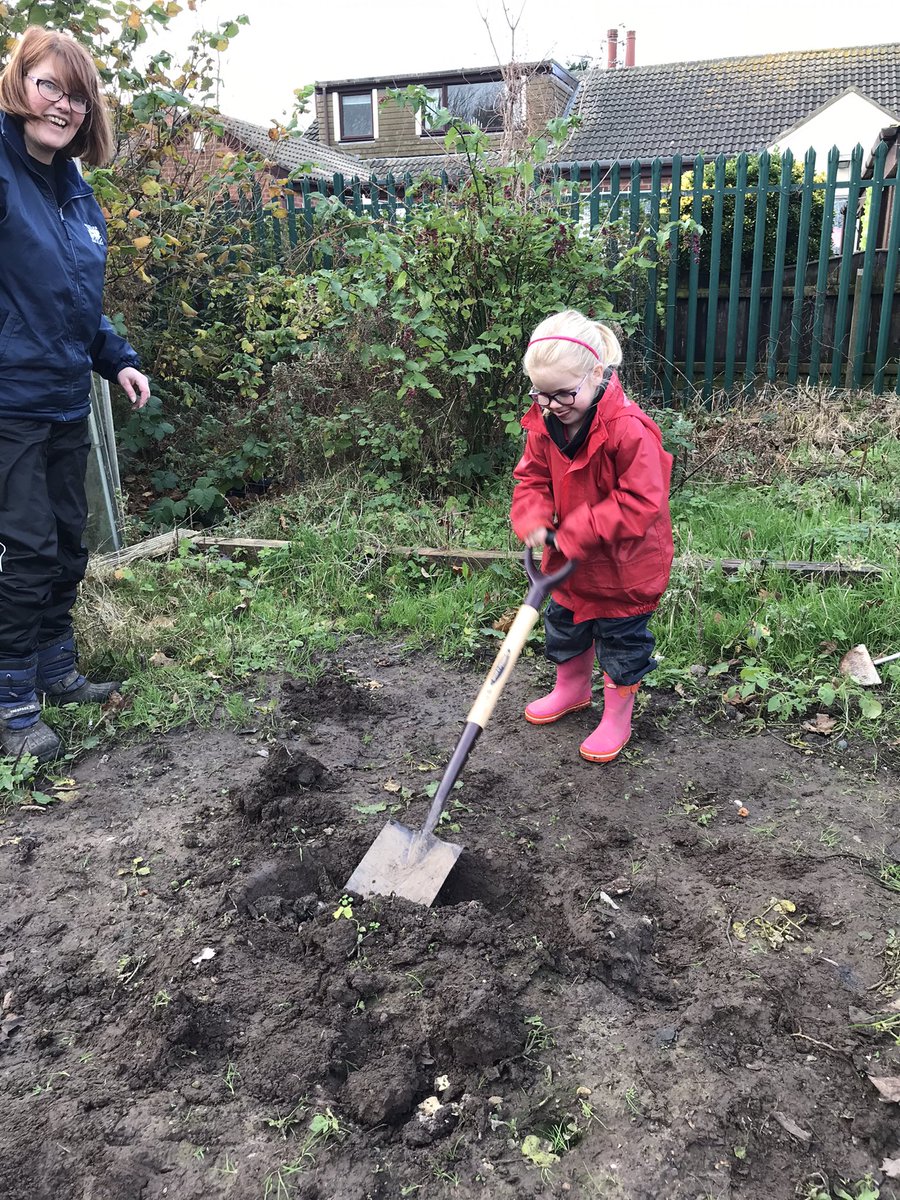 MrsBatemanFS's tweet image. All go with year 1 yesterday: exploring, digging and giggling.