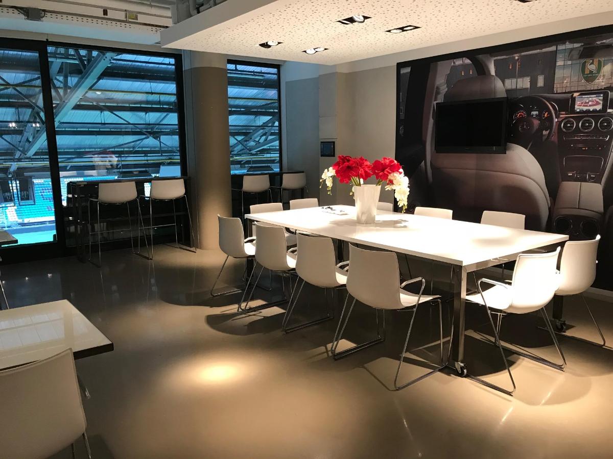 "Om het Coronaproof te doen hebben we de presentaties gegeven op de tribune en aansluitend een bezichtiging op het veld. Zowel op het veld als op de tribune konden we met gemak 1,5 mtr van elkaar blijven."

Jan over Cars Jeans Stadion

ow.ly/oabI50Crpsw

@CJStadion #DenHaag