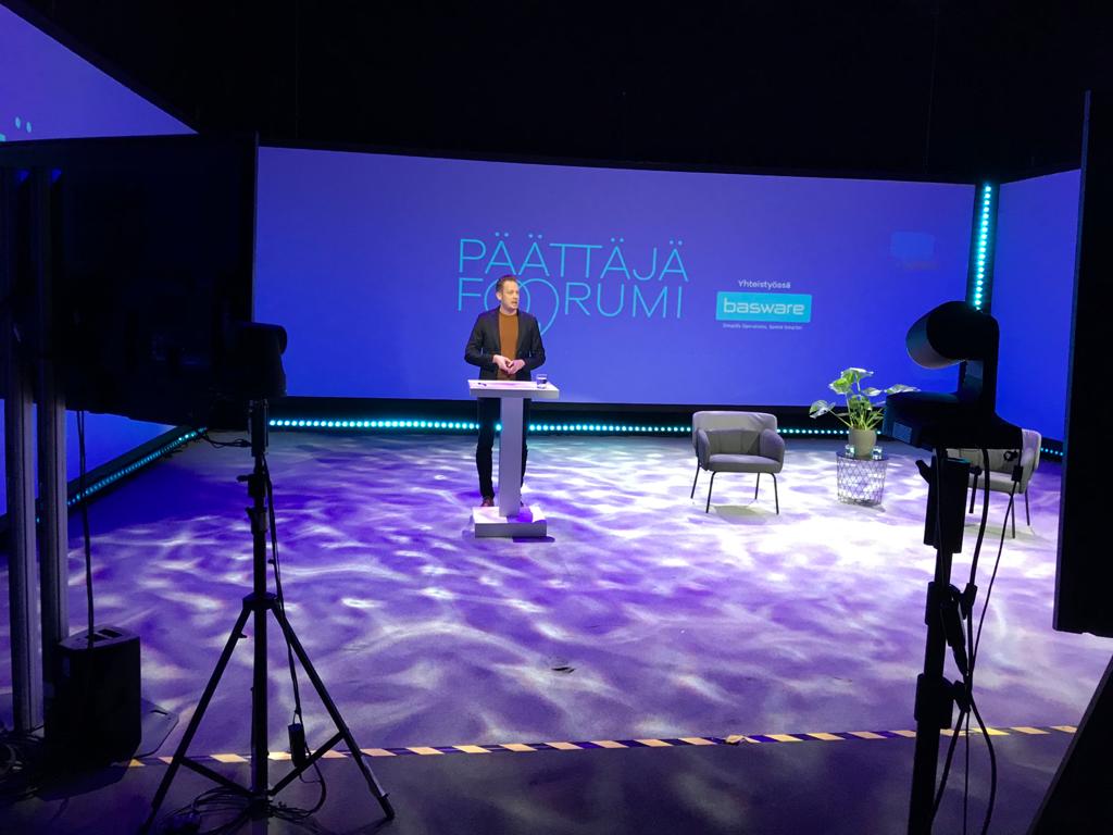 Alma_Talent's tweet photo. Baswaren @PeltonenSami kertoo Päättäjä Foorumissa konkreettisin casein mitä hyötyjä on talouden ja hankinnan yhteistyöstä
Lue lisää > https://t.co/qX9ZEV08Us
#päättäjäfoorumi https://t.co/rjt6P37ghE