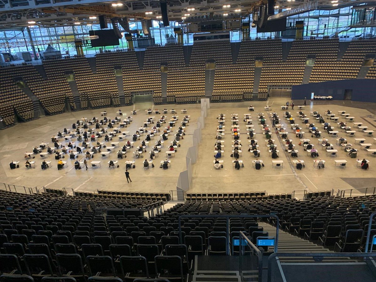 ⁦<a href="/IHK_MUC/">IHK München</a>⁩ ⁦<a href="/BR_Presse/">BR - Bayerischer Rundfunk</a>⁩ ⁦<a href="/BayStMWi/">Bayerisches Wirtschaftsministerium</a>⁩ <a href="/KM_Bayern/">Kultusministerium Bayern</a> Start der IHK Abschlussprüfungen für 22.000 Azubis in Bayern. Gemeinsam #Corona professionell managen, so wie am Prüfungsort in der Olympia Halle in München. Damit aus der Corona-Krise keine #Fachkräftekrise wird!