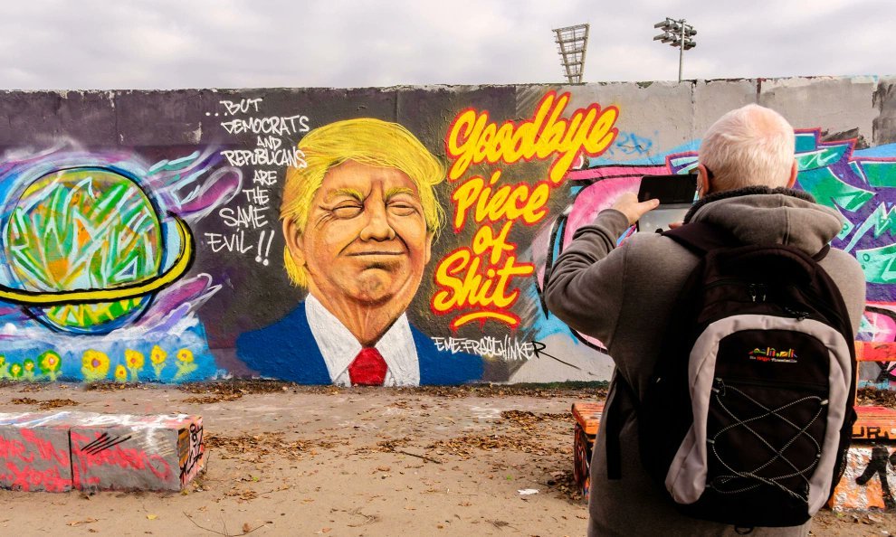 grinningbamE's tweet photo. #TrumpMeltdown 
#TrumpTheFool 
#TrumpTwitterRantInProgress 
Guess he has nothing else to do. 😠🤬#TransitionToBiden.       
      🇺🇸❤🤍💙🇺🇸
@realDonaldTrump https://t.co/LIh0r3GdWy