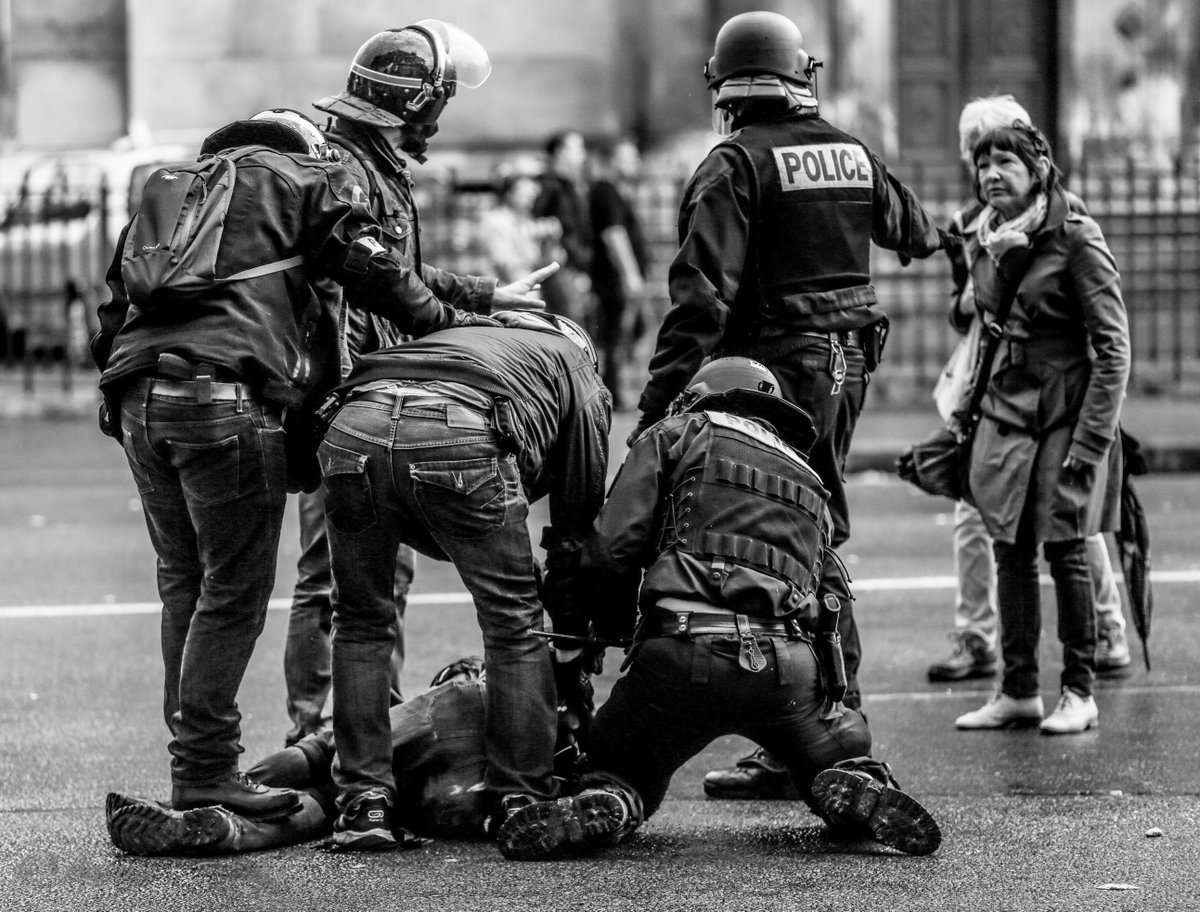 mediamorphose's tweet photo. ... l'article 24 de la loi "sécurité globale" https://t.co/yRk9NH6RS7