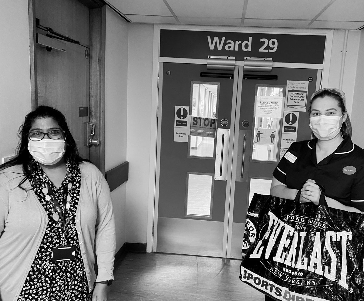 Ward29L's tweet image. Big thank you to @RitaMorjaria for ward 29s goods for our patients! 
Lots of personal care essentials! 🧡👌🏻 our patients will really appreciate this! @HmniDipti @GeorgeRGhaly @chullybum @ZaheedaSotta #personalcare #essentialitems