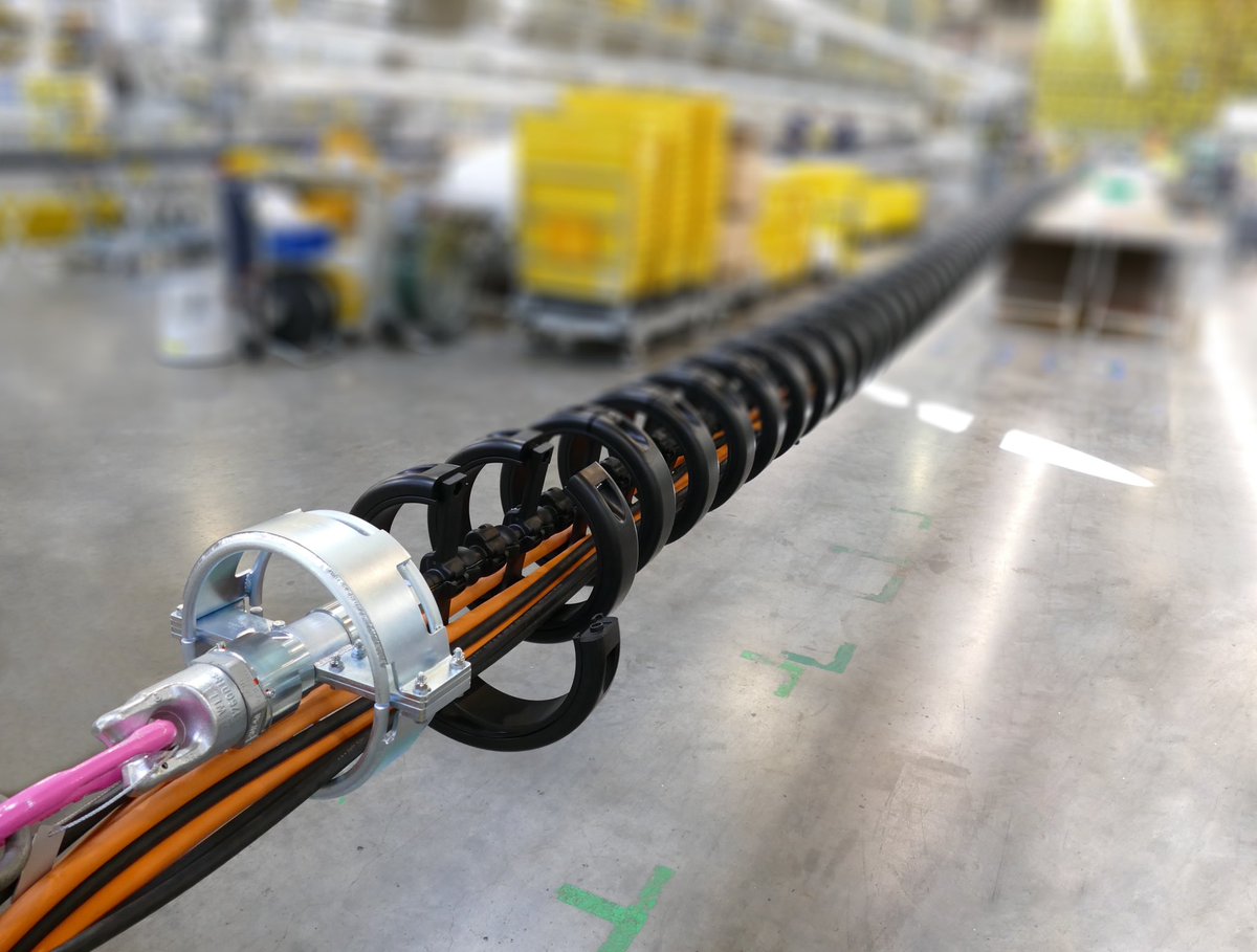 IgusIndia's tweet image. igus® now offers the e-loop with special connectors and cables as a tested and ready-to-connect readychain®. Harnessed and tested e-loop energy supply system increases safety and reduces procurement and installation time. #ReadyChain #Eloop #Harnessed #Tested #igus #igusIndia