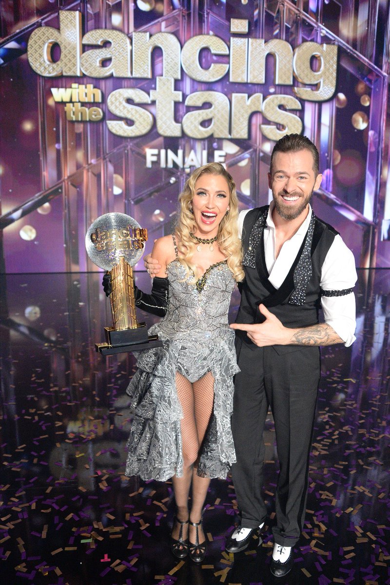 LOADINGBRB's tweet photo. Good morning to our Season 29 #DWTS CHAMPIONS!!! https://t.co/ZrBSxFZkn0