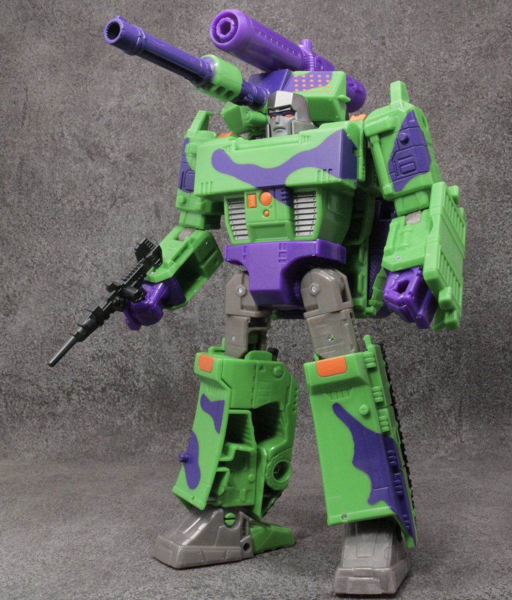 ジェネレーションセレクトの G2メガトロン、肩キャノンが できないのが