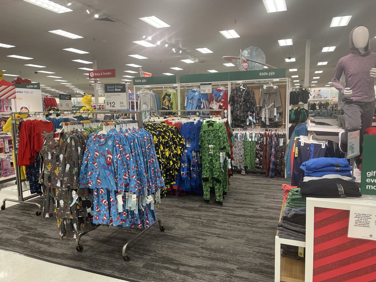 GrindleBrooks's tweet photo. 2 Days until Black Friday!!!! Good morning 1078! https://t.co/sChrfeA9TX