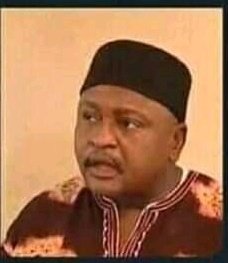 foreign__og's tweet image. Bike man:gimme 100naira take 50naira whole dis 10naira give dat woman 70naira then whole the remaining change 
Me:😏#instablog9ja #tundeednut #savageresponse #savagereplies #davido