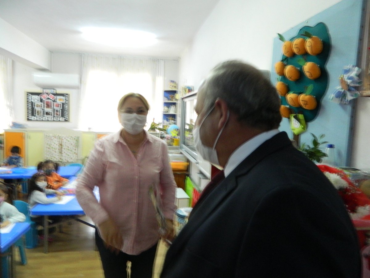 SilifkeArGe's tweet photo. Silifke İlçe Milli Eğitim Müdürü Sn Şerafettin ÇİFTÇİ, Şube Müdürleri ve okul müdürleri ilçemiz okullarından Gazipaşa ilkokulu' nu ziyaret ederek öğretmenlere çiçek verdi.
@MersinMEM @AdemKoca46 @caykara6133 @m_anteplioglu66 @ademsezer33 https://t.co/kqSDwbUv6p