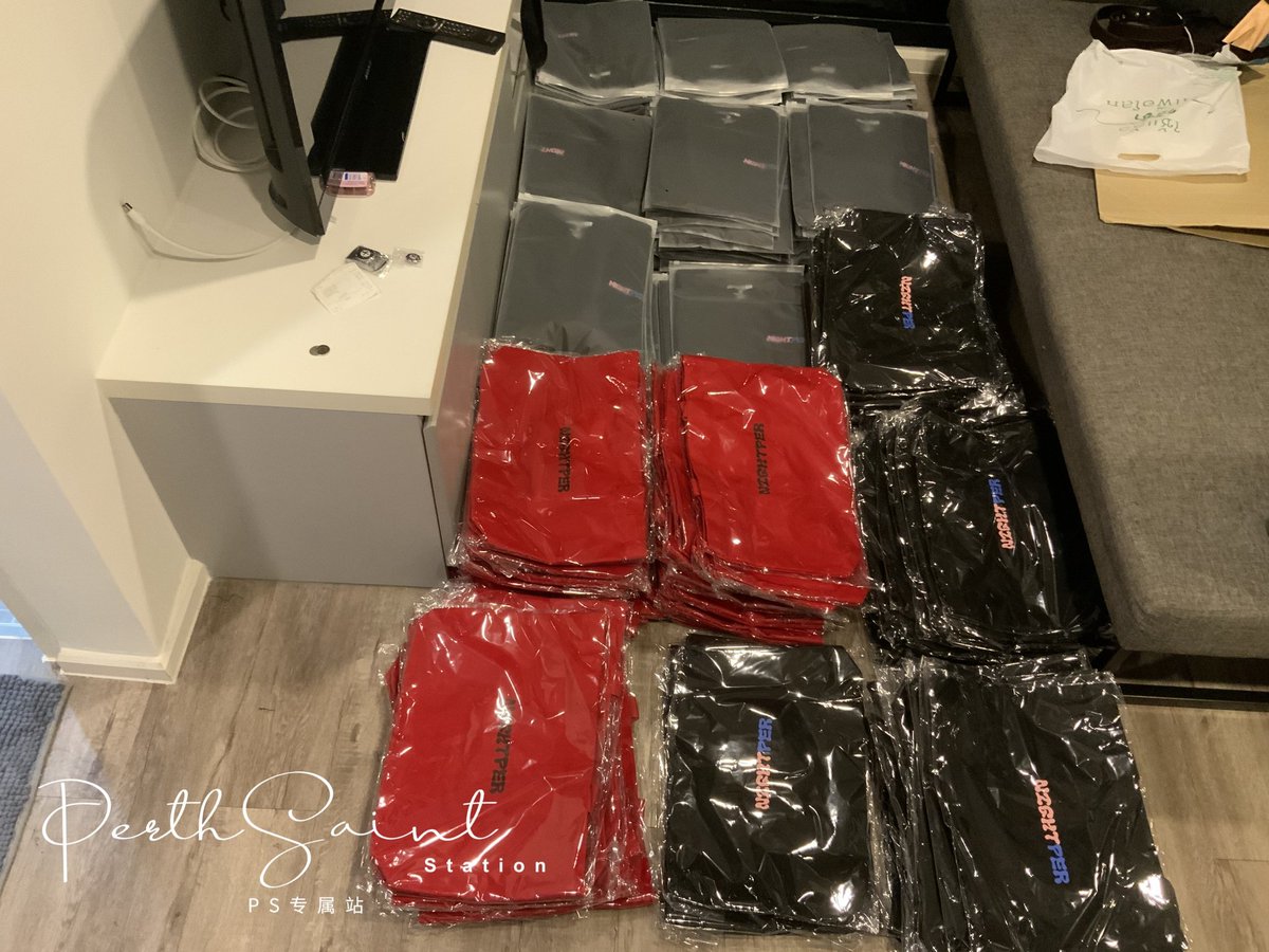 Thanks to the two Trigon sisters for helping to buy the Perth brand of clothes and bags.@spmpteam China's mother couldn't wait to put them on. We hope that Perth can live a good life. We will always be behind you and accompany you <a href="/perthppe/">PERTHPPE</a> 🖤❤️
#PerthSaintSation 
#TRIGON
#KDPPE