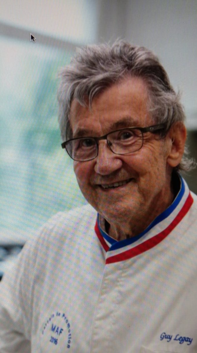 🏆Toutes nos félicitations à #GuyLegay qui remporte le 1er prix France des #GourmandWorldCookbookAwards
avec son ouvrage "Les Sauces de Guy Legay" ! 
Il représentera la France en juin 2021... Bravo Chef, nous sommes fiers ! 🤩