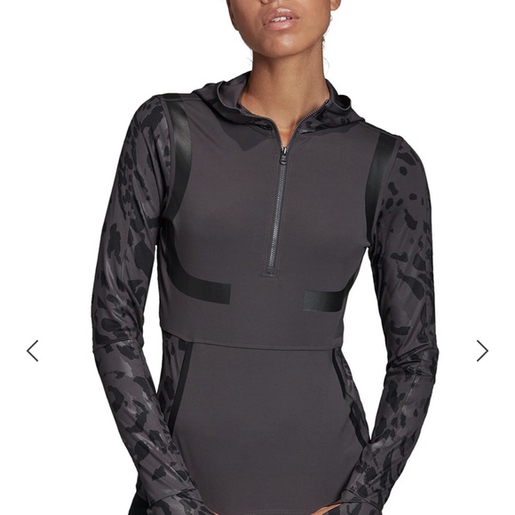 JamiePo21592943's tweet photo. So good I had to share! Check out all the items I'm loving on @Poshmarkapp #poshmark #fashion #style #shopmycloset #adidasbystellamccartney #toms #msk: https://t.co/sG15wfqYqq https://t.co/FuvmwfQYOQ