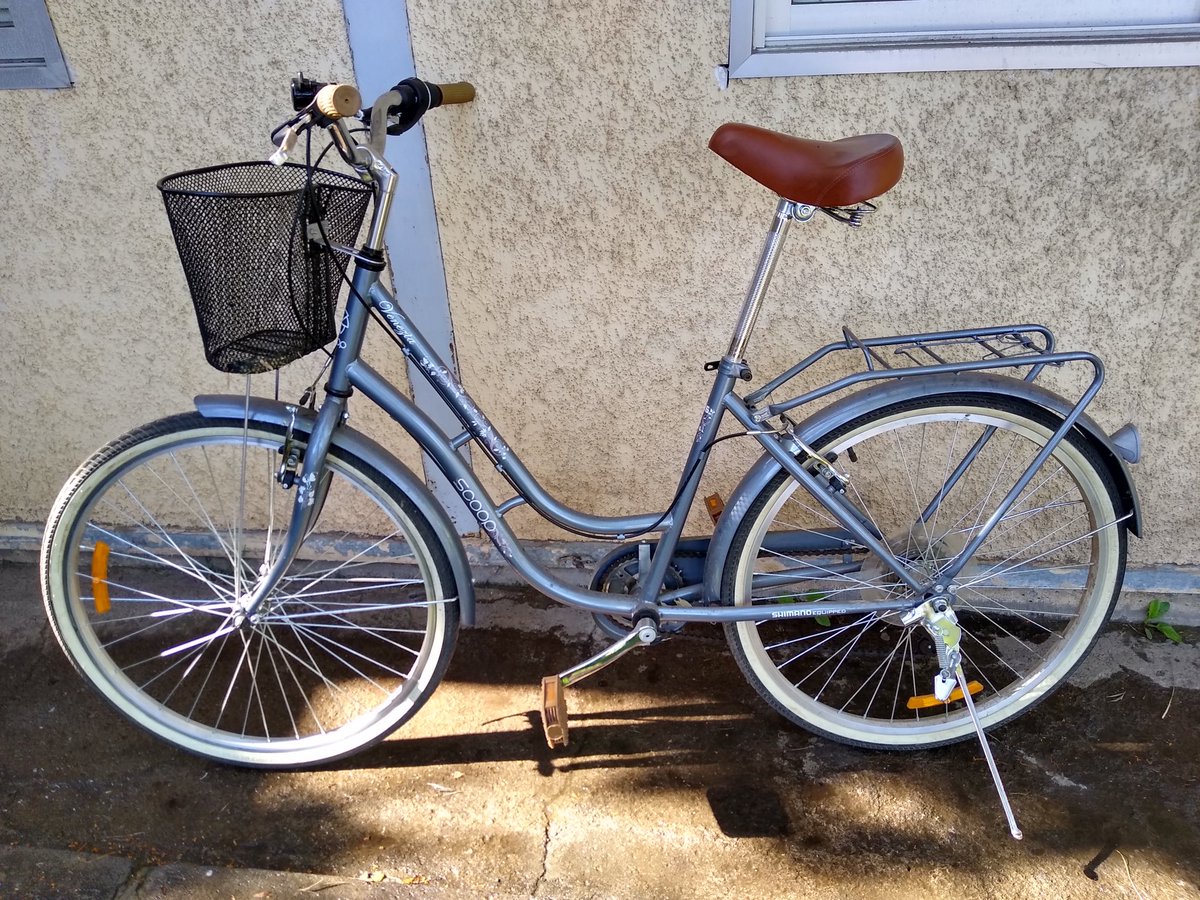 MuniLaReina's tweet photo. ATENCION VECINOS Y VECINAS

La 16 Comisaría de La Reina encontró esta bicicleta, tipo paseo, en la vía pública.

Si es tuya o conoces a su dueño o dueña favor nos escribes a atencionvecinos@mlareina.cl 🙏🏽

Entre todos nos ayudamos 👍🏽 https://t.co/6KuK1tIdOO