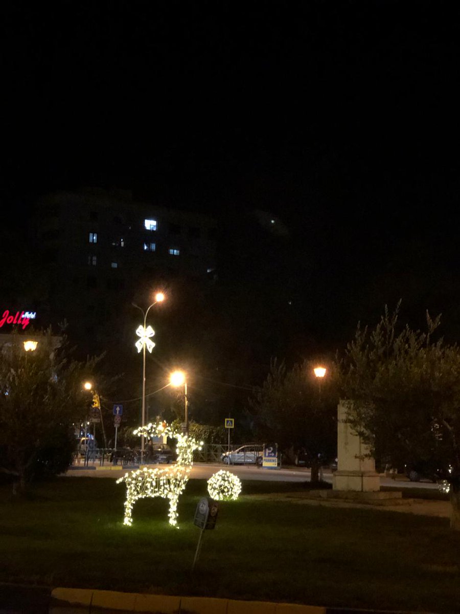 Dritat vezulluese të festave u ndezën mbrëmë edhe te Pazari i Ri 🎄🎅

✨✨✨
Tir❤️na

#pazariritirane #pazariiri #TIDTIRANA #tourismimprovementdistrict #cristmastree #tirana100