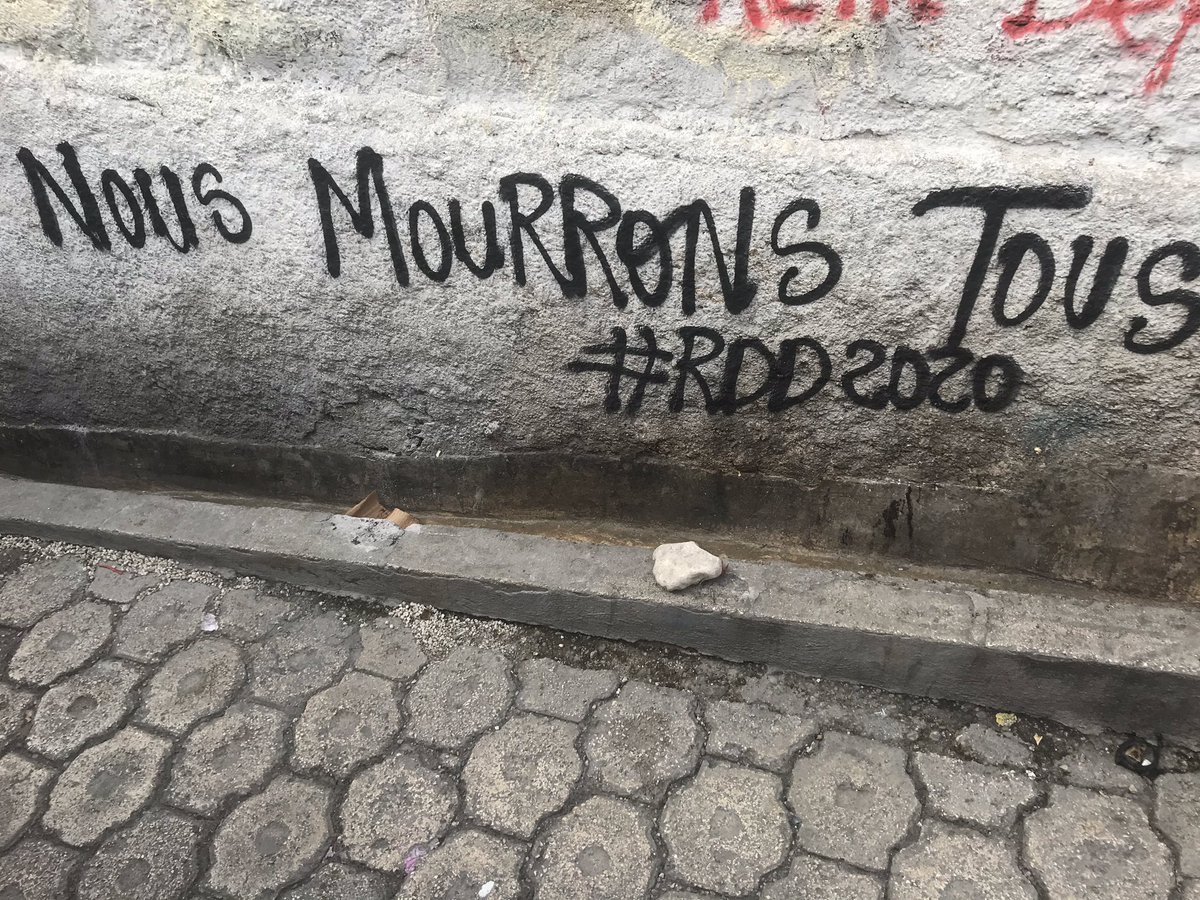 BmyRicardo's tweet photo. La vieille Délira Délivrance dit :
nous mourrons tous : les bêtes, les arbres, les chrétiens vivants, ô Jésus-Marie la sainte vierge, et la poussière coule dans ses doigts...
(Extrait de Gouverneurs de la rosée, Jacques Roumain, 1944).
#lekit
#deboutpoète https://t.co/vburIaVWsR