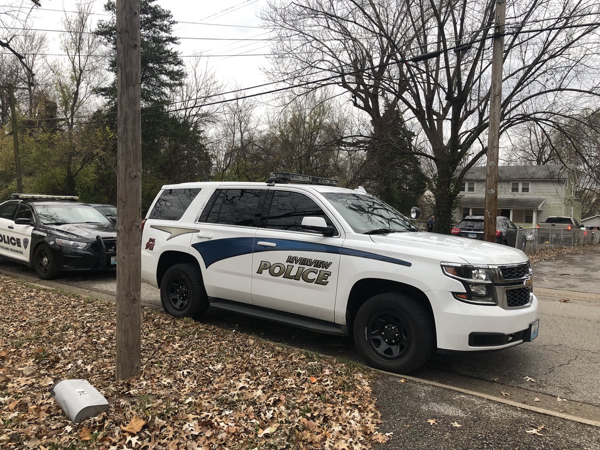 mgriffin_kmov's tweet photo. Numerous police agencies including @SLMPD @stlcountypd @BNPDpolice #Pagedale and #Riverview investigating reported shooting in North County. One person transported, at least three seen handcuffed from #PowerhouseSkyZoom4. Injuries not expected to be life-threatening. https://t.co/2Hh0NcBK6G