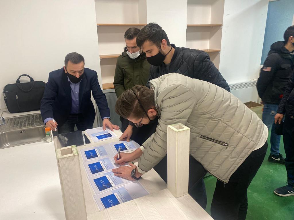 ICKosovo's tweet photo. Sot kemi pranuar pajisjet dhe veglat nga 🇩🇪 , me të cilat do të fillojmë ndërtimin e laboratorit për #SmartHome #DigitalStrom #SmartCities #InternetofThings #ArtificialIntelligence në ICK, në bashkëpunim me NGO Autonomia dhe mbështetje financiare të Qeverisë Gjermane (BMZ). https://t.co/TTONjC8e8K