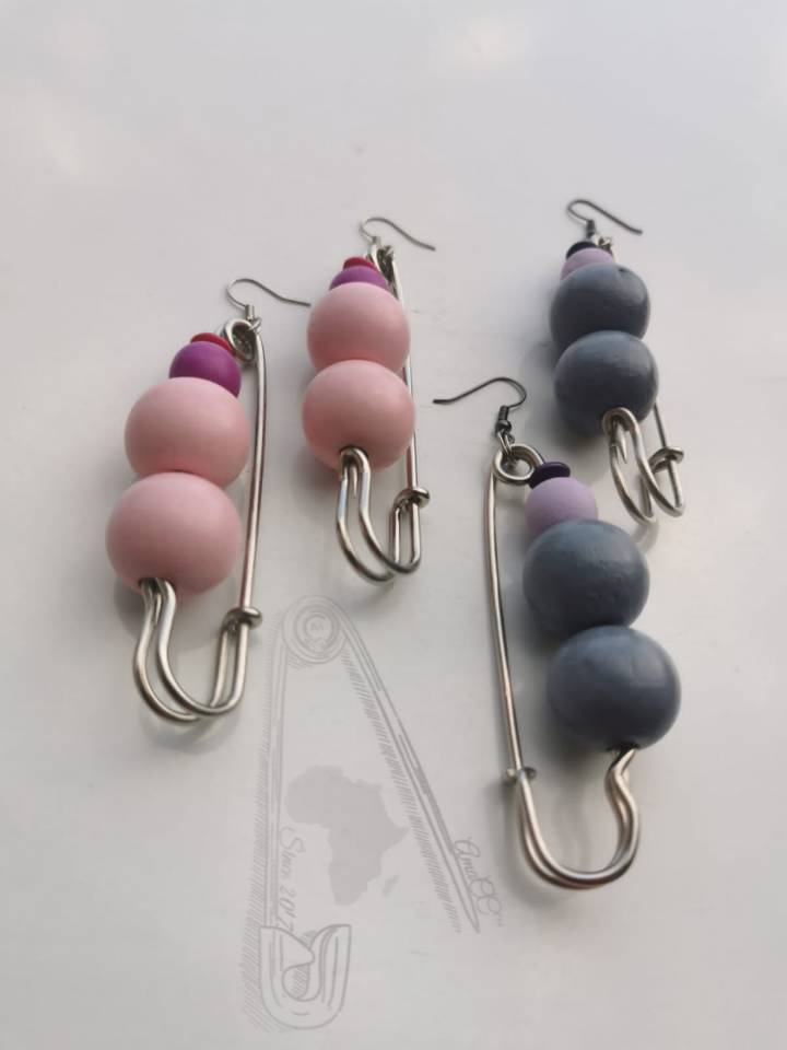 vmvcc_sv's tweet photo. 🇿🇦

...you can't go wrong with a pair of earrings from AmaCC™

Prices from R175.00 a pair incl. delivery 🛒

Follow 🔗 to view our catalogue on: https://t.co/wGoDs5CNto 

#tuesdayvibe
#BetterTogether

Afrikaans • Apartheid • South Africa https://t.co/YeCbmNrPAm
