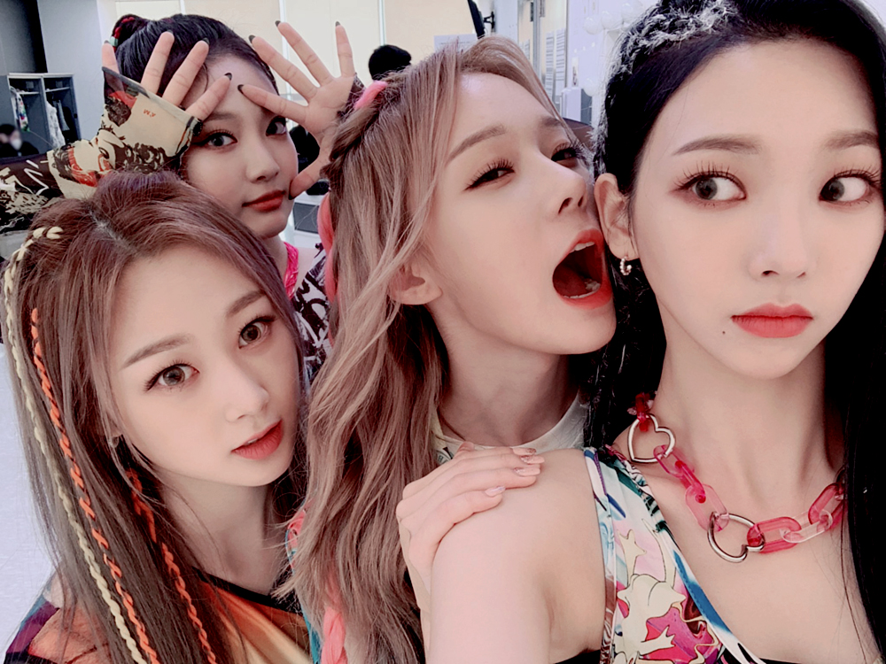 tchoijulia's tweet photo. if i say MYs are the best, i am sure of it! can't believe we were nominated for the 1st place in The Show. 😲 it was a dream to be nominated, let alone when we're still rookies like this. i can't thank you enough, MYs!💜 https://t.co/ZkDG2rrFzj