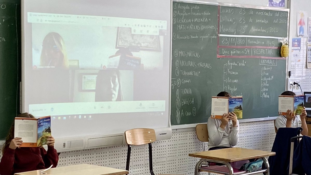 En <a href="/Sagradafamiliah/">Sagrada Familia HHDC</a>  aprendemos mucho con #tertuliasliterariasdialógicas y hablamos de temas importantísimos del día a día. Aprendemos #valores 
¡Nos encanta!📚
#enlargeseas