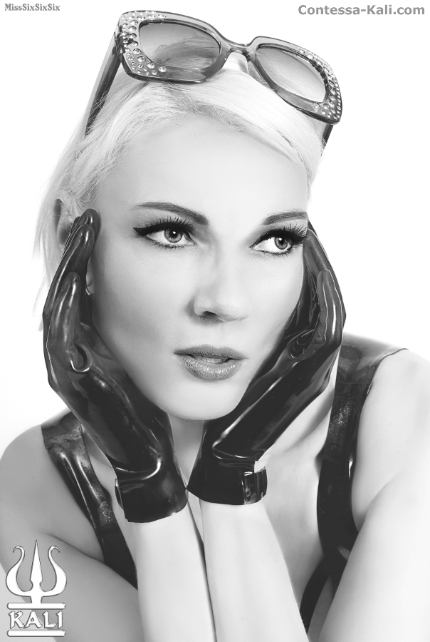 I’m the Goddess of your Dreams 👑

Ich bin die Göttin deiner Träume 👑