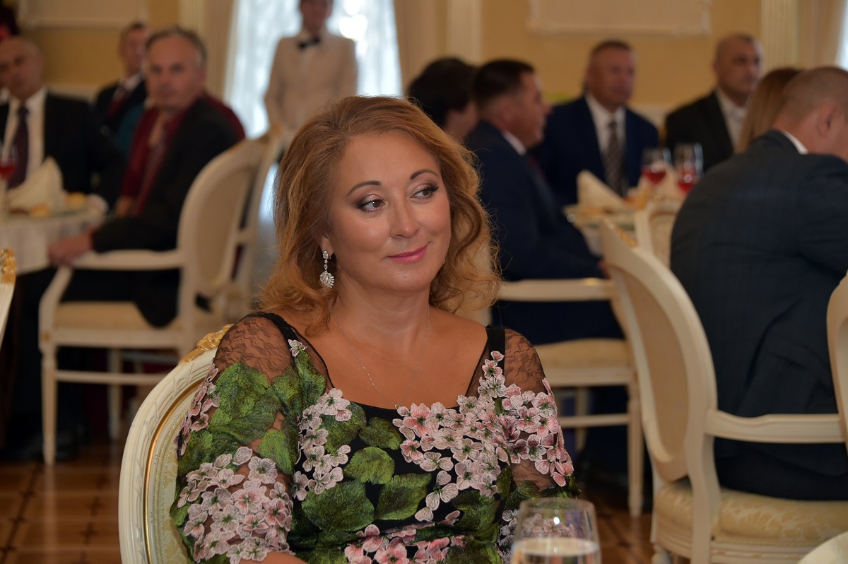 Первая леди азербайджана мехрибан алиева. Минниханова гульсина жена президента. Ильхам алиев и мехрибан алиева. Радий хабиров супруга каринэ хабирова. Минниханова гульсина ахатовна.