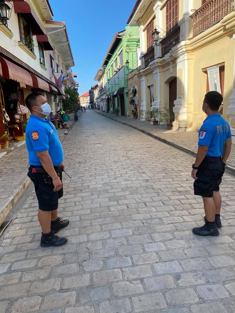 Inline with the Provincial Director's Triple IMPACT Strategy, Tourist Police of Vigan CPS provide police presence along Calle Crisologo.@pro1officialtw @isurppo @pnpdpcr