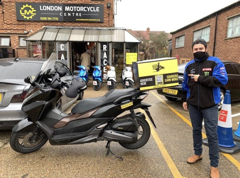 AgencyBoxads's tweet image. Happy #1year anniversary to @londonmotorcyclecentre and congratulations to @motofilmadoresuk and the team.
Thanks for helping BoxAds grow and recruit riders, looking forward to partnering on more projects. 🛵💨
-
Want to advertise your brand on thousands of couriers? 
.
#BoxAds