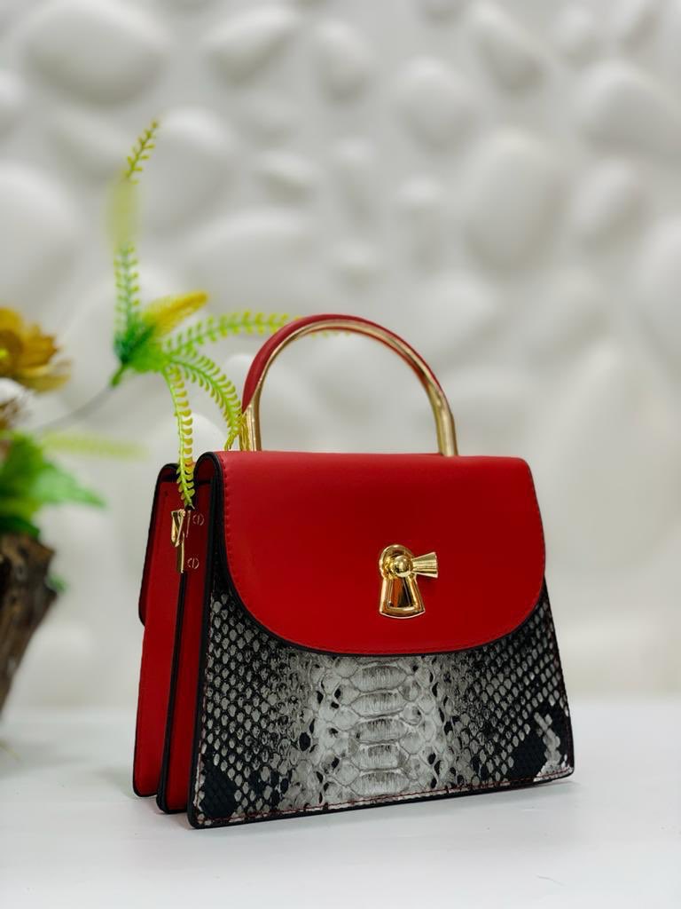 chrissy_bags's tweet image. Bag Available🤩
Price:6000naira
Delivery Nationwide✅
 To order send us a dm or WhatsApp us 09017914171

#tuesdayvibe #tuesdaymotivations #hg2talks Toke Gowon central bank obasanjo waspapping #BlackFriday #HG2GiveAways Nigeria #UnpredictableErica