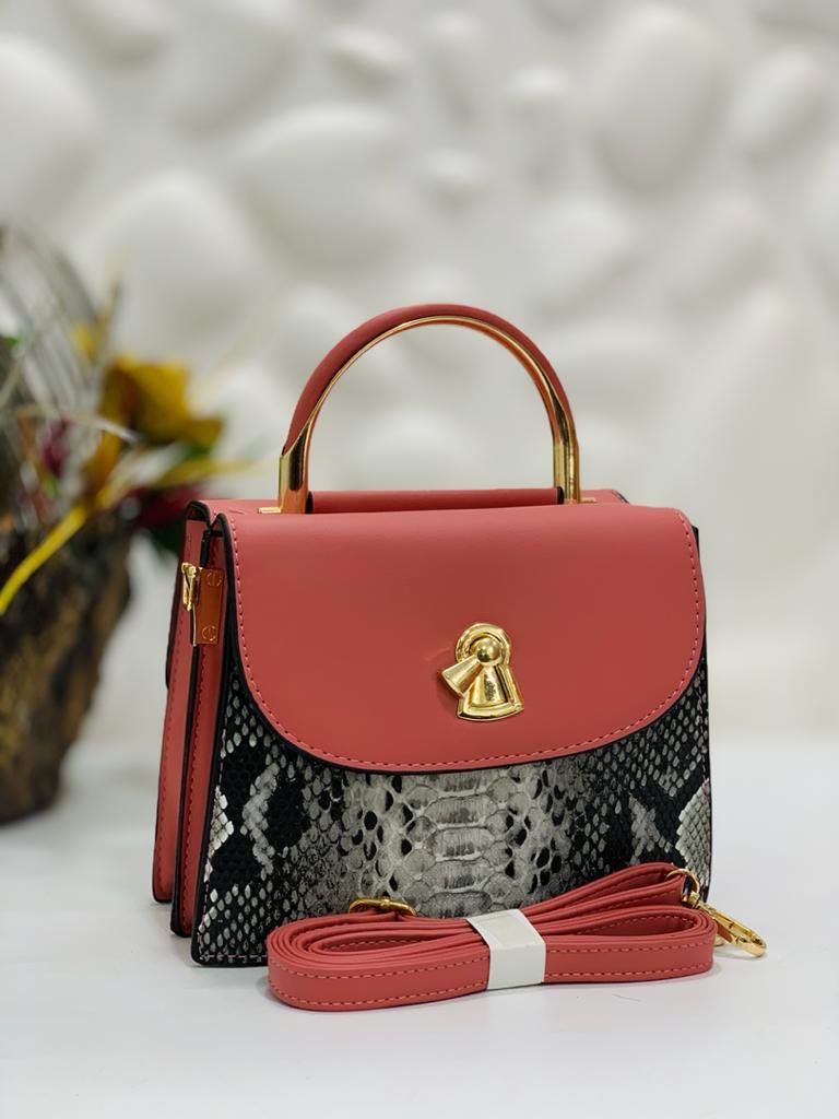 chrissy_bags's tweet image. Bag Available🤩
Price:6000naira
Delivery Nationwide✅
 To order send us a dm or WhatsApp us 09017914171

#tuesdayvibe #tuesdaymotivations #hg2talks Toke Gowon central bank obasanjo waspapping #BlackFriday #HG2GiveAways Nigeria #UnpredictableErica