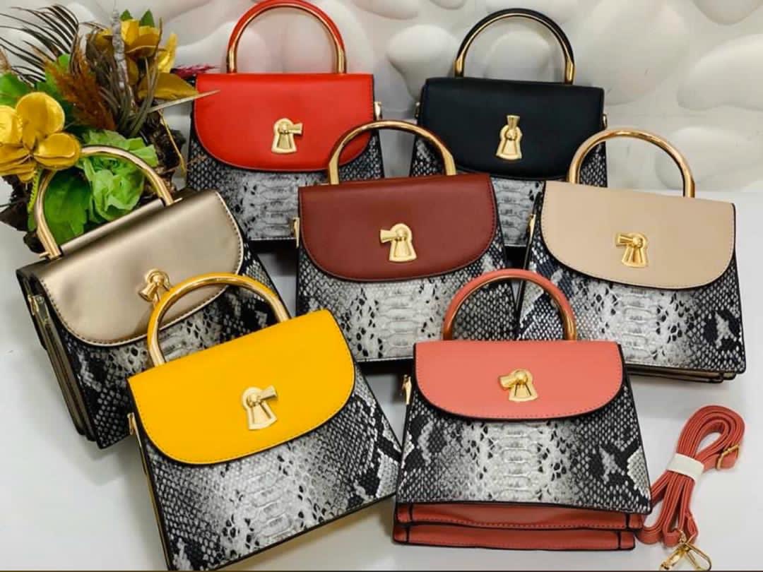 chrissy_bags's tweet image. Bag Available🤩
Price:6000naira
Delivery Nationwide✅
 To order send us a dm or WhatsApp us 09017914171

#tuesdayvibe #tuesdaymotivations #hg2talks Toke Gowon central bank obasanjo waspapping #BlackFriday #HG2GiveAways Nigeria #UnpredictableErica