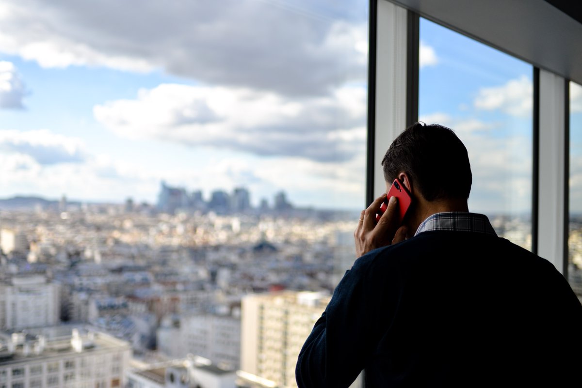 Je wilt jouw bedrijfsidentiteit houden ondanks dat je medewerkers vaak onderweg zijn, of wellicht wil je aan bepaalde privacy afspraken voldoen door mobiele nummers niet kenbaar te laten maken. Dat kan. Bellen met Microsoft Teams lost dat voor je op cloudcontact.nl/product-overvi…
